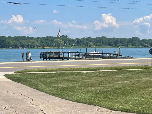 2567 St. Clair River Drive, Algonac, MI 48001