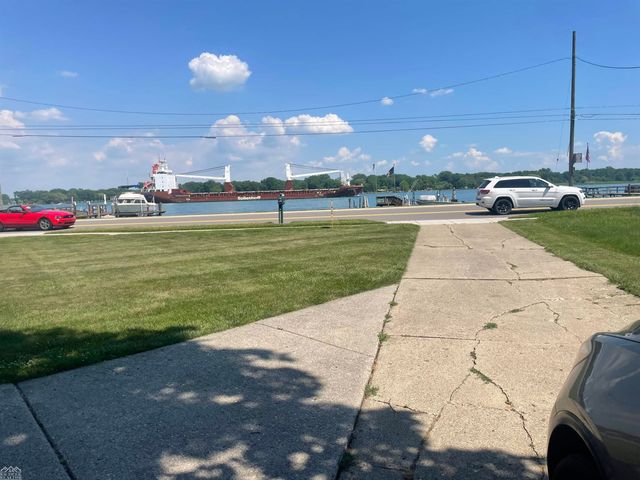 2567 St. Clair River Drive, Algonac, MI 48001