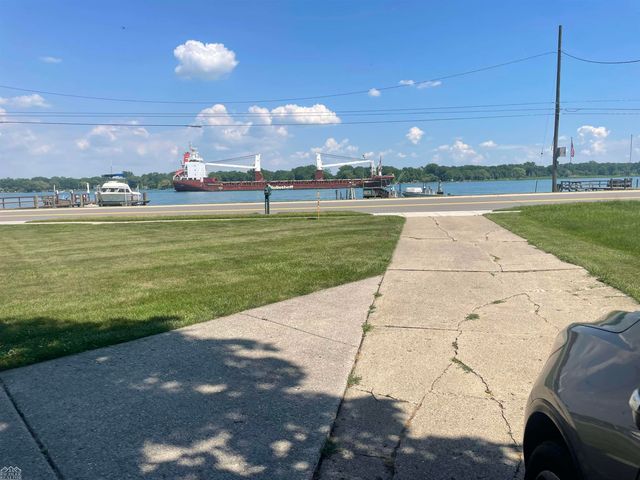 2567 St. Clair River Drive, Algonac, MI 48001