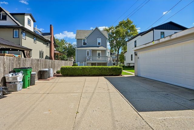 3308 Wesley Avenue, Berwyn, IL 60402