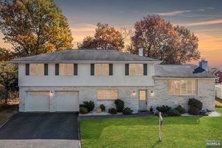 16 Craig Court, Totowa, NJ 07512