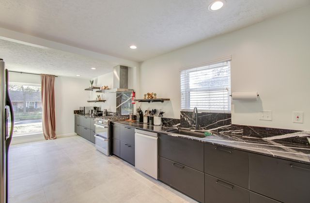 9614 Springmont Drive, Houston, TX 77080