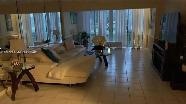 4400 Hillcrest Dr 215-b 215-B, Hollywood, FL 33021