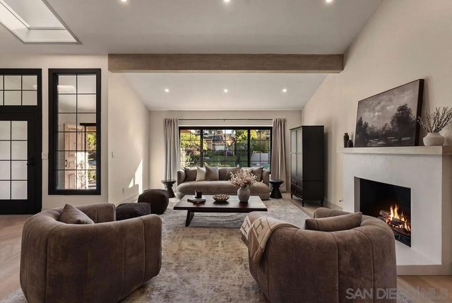 8390 Cliffridge, La Jolla, CA 92037