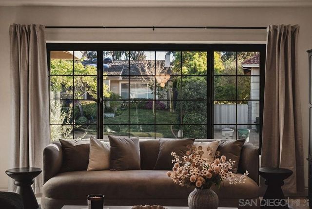 8390 Cliffridge, La Jolla, CA 92037