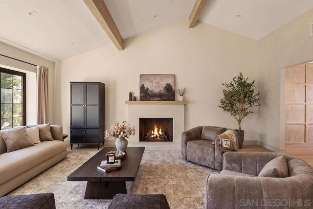 8390 Cliffridge, La Jolla, CA 92037