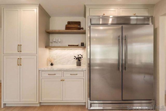 8390 Cliffridge, La Jolla, CA 92037