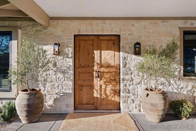 8390 Cliffridge, La Jolla, CA 92037