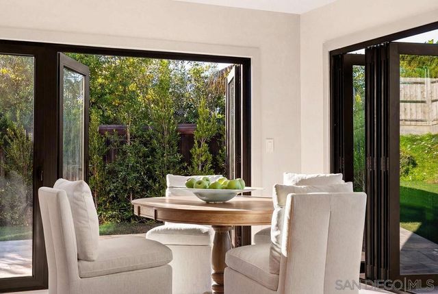 8390 Cliffridge, La Jolla, CA 92037