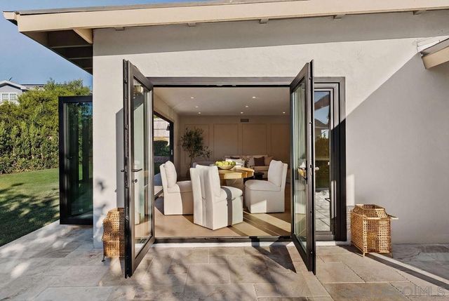 8390 Cliffridge, La Jolla, CA 92037