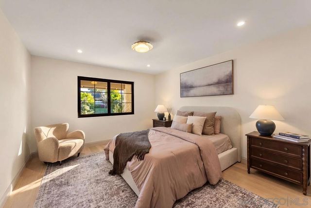 8390 Cliffridge, La Jolla, CA 92037