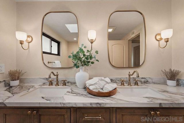 8390 Cliffridge, La Jolla, CA 92037