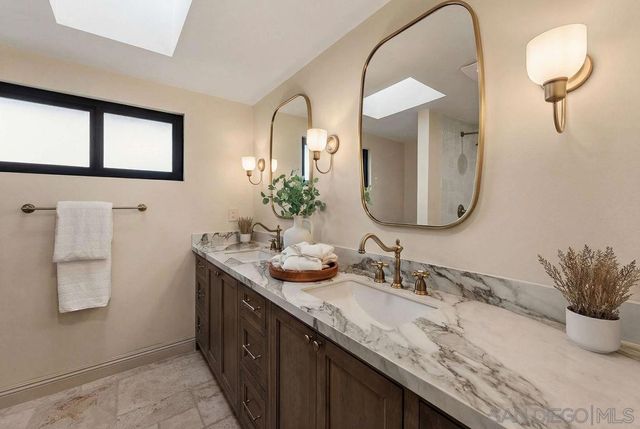 8390 Cliffridge, La Jolla, CA 92037