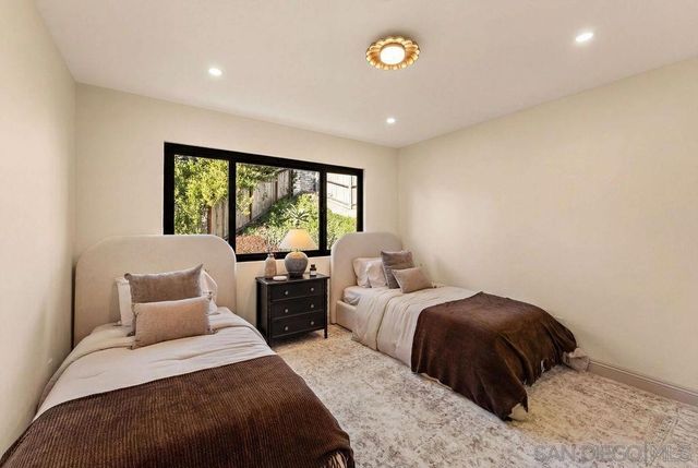 8390 Cliffridge, La Jolla, CA 92037