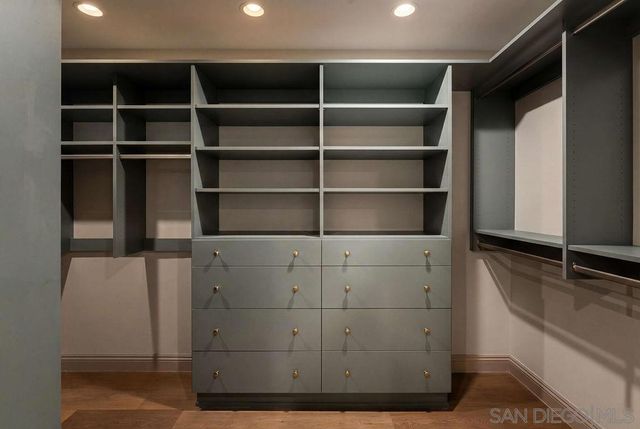 8390 Cliffridge, La Jolla, CA 92037