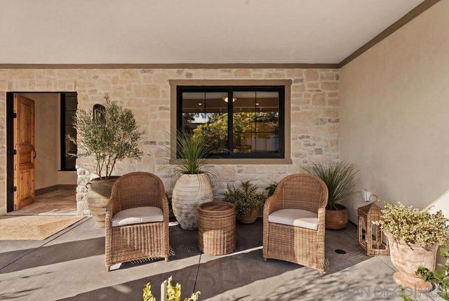 8390 Cliffridge, La Jolla, CA 92037