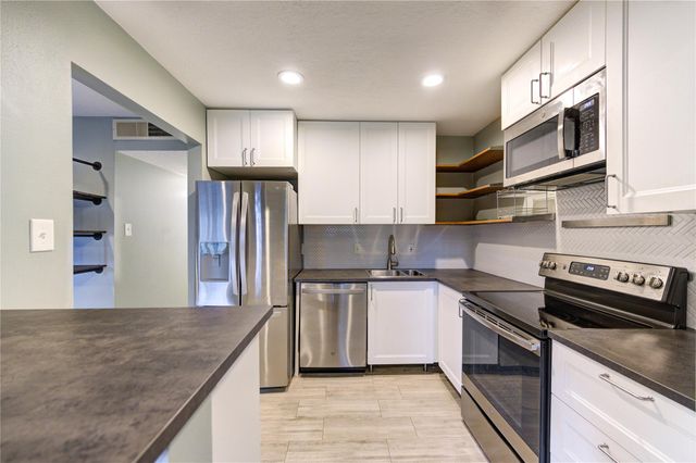 3224 Timmons Lane 155, Houston, TX 77027