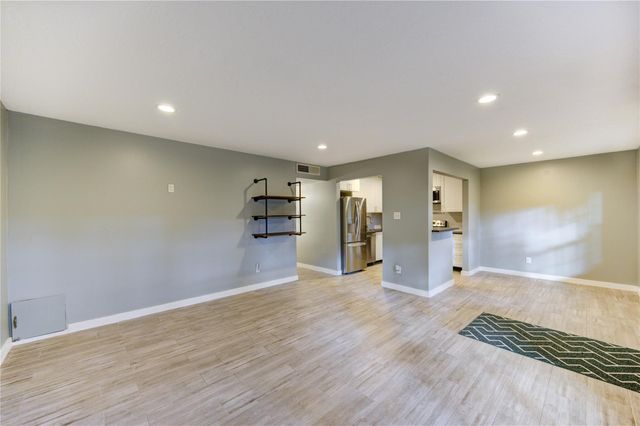 3224 Timmons Lane 155, Houston, TX 77027