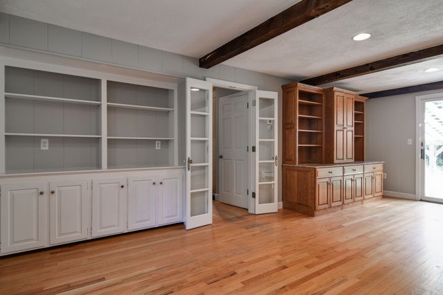 46 Donnelly Dr, Dover, MA 02030