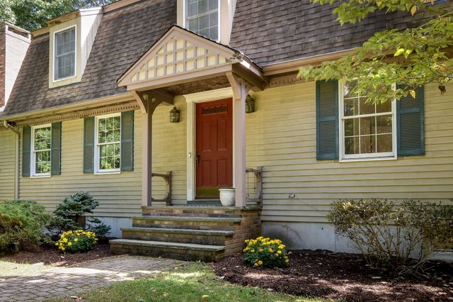 46 Donnelly Dr, Dover, MA 02030