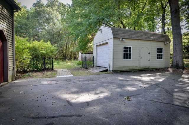 46 Donnelly Dr, Dover, MA 02030
