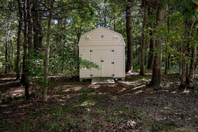 46 Donnelly Dr, Dover, MA 02030