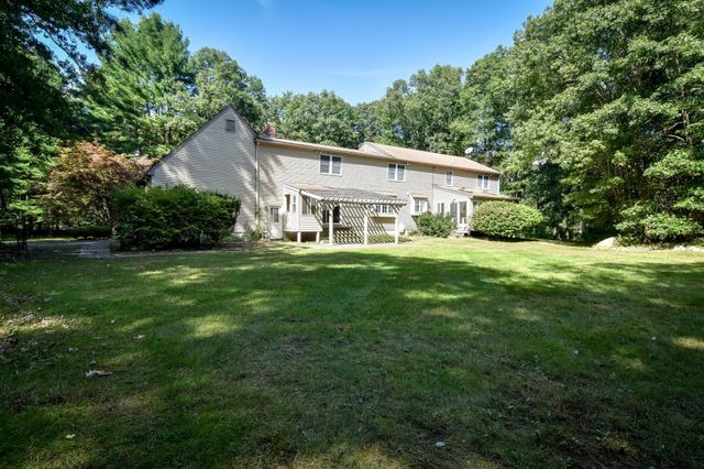 46 Donnelly Dr, Dover, MA 02030