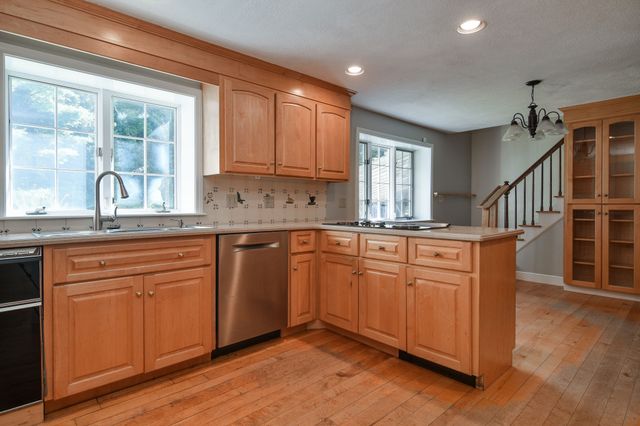 46 Donnelly Dr, Dover, MA 02030