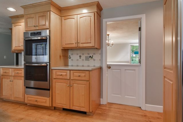 46 Donnelly Dr, Dover, MA 02030