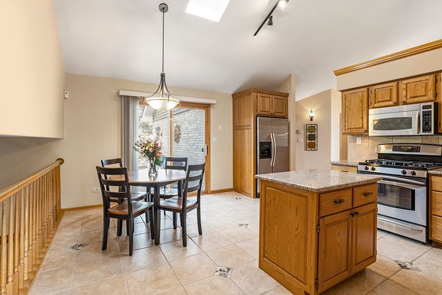 3204 Hickory Creek Drive, New Lenox, IL 60451