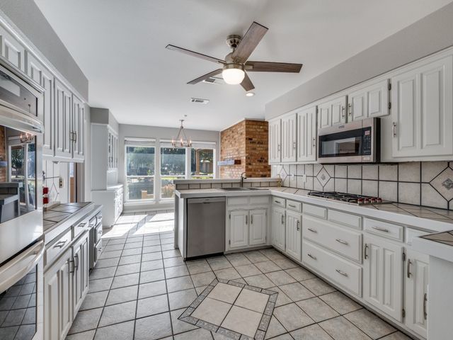 2814 Augusta Lane, Arlington, TX 76012