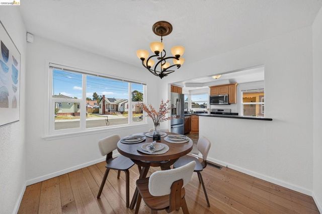 2327 Maywood Ave, Oakland, CA 94605
