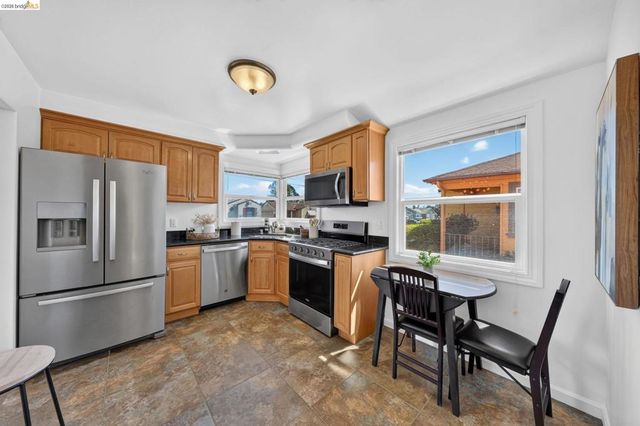 2327 Maywood Ave, Oakland, CA 94605