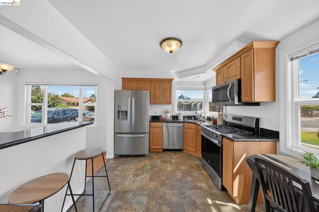 2327 Maywood Ave, Oakland, CA 94605