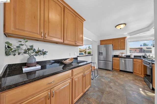 2327 Maywood Ave, Oakland, CA 94605