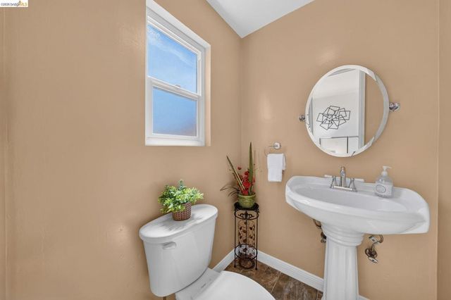 2327 Maywood Ave, Oakland, CA 94605