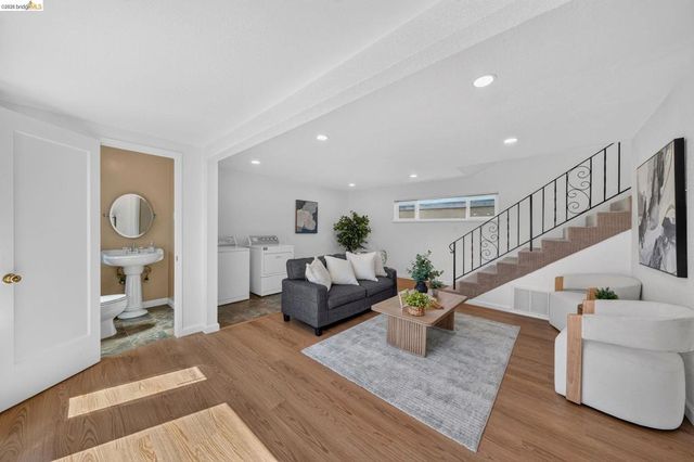 2327 Maywood Ave, Oakland, CA 94605