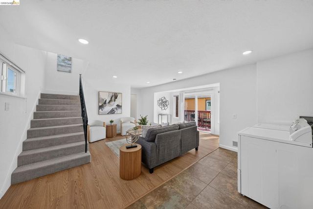 2327 Maywood Ave, Oakland, CA 94605