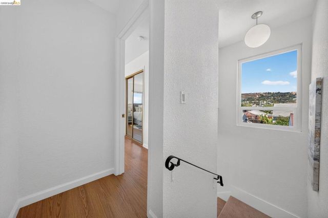2327 Maywood Ave, Oakland, CA 94605