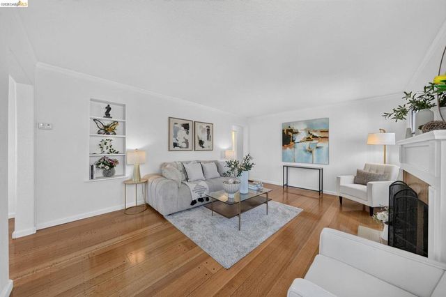 2327 Maywood Ave, Oakland, CA 94605