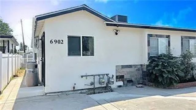 6902 Oso Avenue, Winnetka, CA 91306