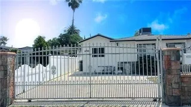 6902 Oso Avenue, Winnetka, CA 91306