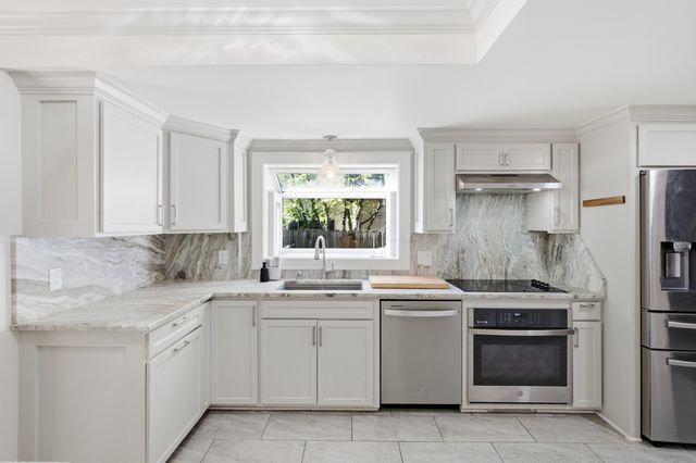 2569 Chester Road, Upper Arlington, OH 43221