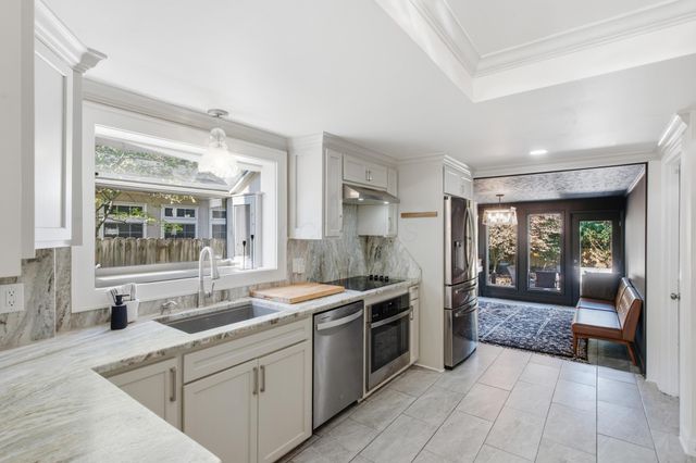 2569 Chester Road, Upper Arlington, OH 43221