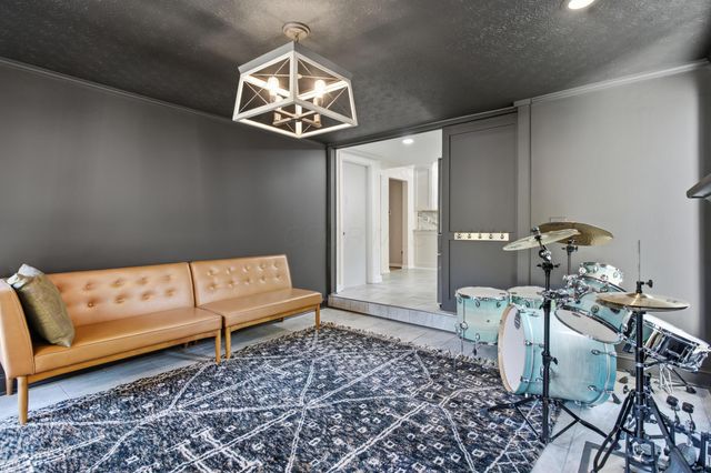 2569 Chester Road, Upper Arlington, OH 43221