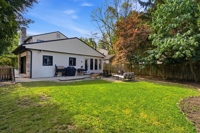 2569 Chester Road, Upper Arlington, OH 43221