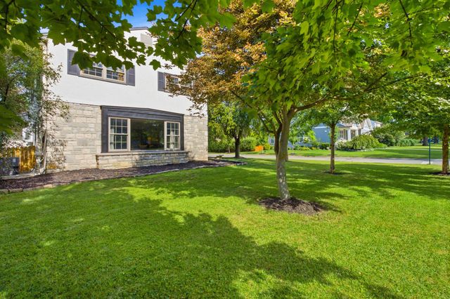 2569 Chester Road, Upper Arlington, OH 43221