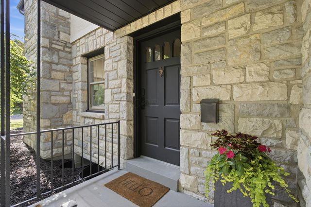 2569 Chester Road, Upper Arlington, OH 43221