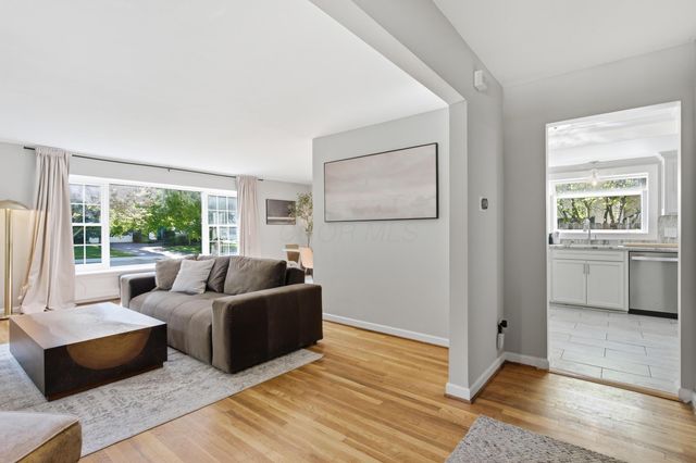 2569 Chester Road, Upper Arlington, OH 43221