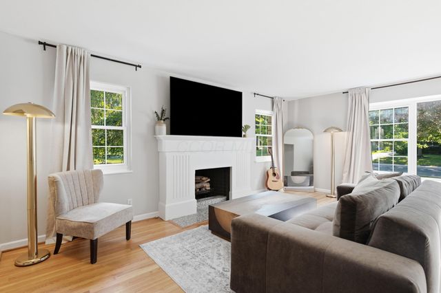 2569 Chester Road, Upper Arlington, OH 43221